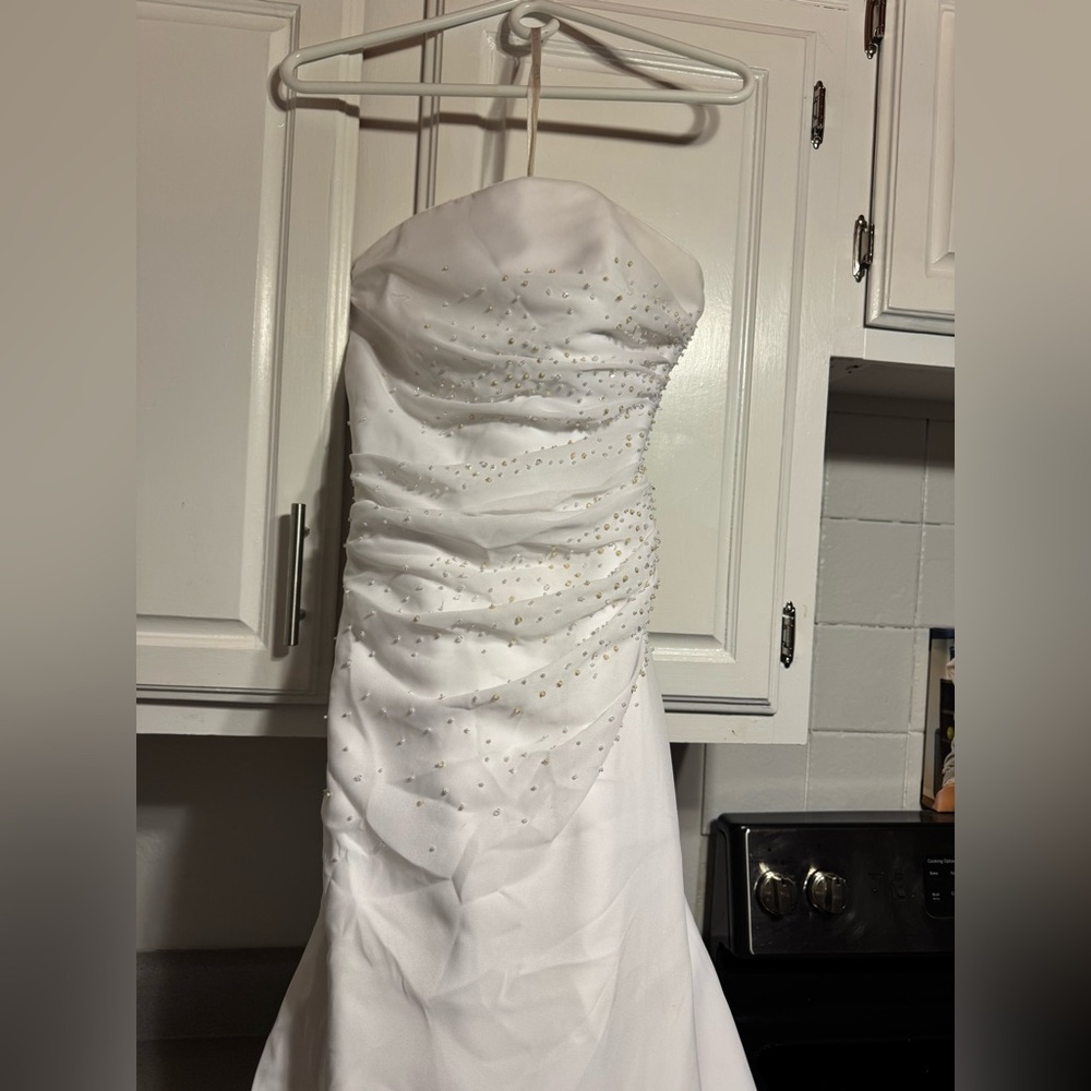 David's Bridal White ruched Strapless Beaded Wedding Dress size 10 - Picture 2 of 11